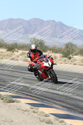 media/Dec-04-2025-Racers Edge (Thu) [[5ebc9f124d]]/3-B Group/3-Session 2 (Turn 7 Inside)/